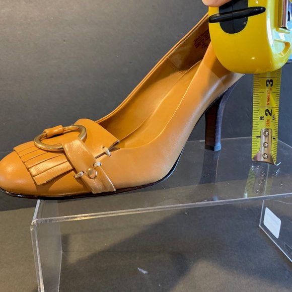 Anne Klein Womens New 7.5M Beige Pump w Fringe and Gold Hoop features on Toes - Picture 6 of 6